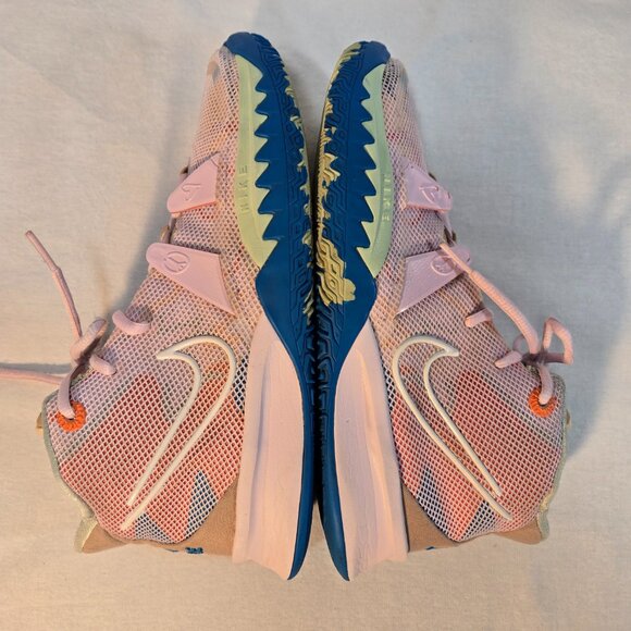 NIKE Kyrie 7 Exclusive "1 World 1 People" Regal Pink Sneakers Size 6.5Y 8W 6.5M - Picture 3 of 16